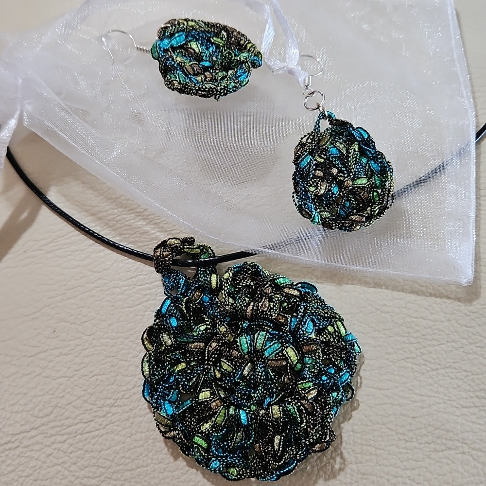 Hand Crafted Crochet Jewerly Set Earring and Necklace 3-pc Set 100% polyster - Picture 9 of 17